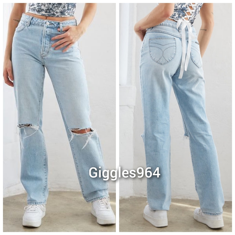 Rolla's Classic Straight Leg Jeans in Courtney Worn